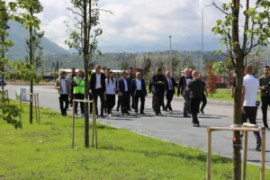 VALİ ÇİÇEK VE BAŞKAN BÜYÜKKILIÇ, RECEP TAYYİP ERDOĞAN MİLLET BAHÇESİ’Nİ İNCELEDİ - Mega TV MRK36354 l - Mega TV
