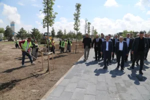 VALİ ÇİÇEK VE BAŞKAN BÜYÜKKILIÇ, RECEP TAYYİP ERDOĞAN MİLLET BAHÇESİ’Nİ İNCELEDİ - Mega TV NURI2855 8 - Mega TV