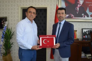 MHP İLÇE YÖNETİMİNDEN BAŞHEKİME ZİYARET - Mega TV WhatsApp Image 2023 06 15 at 15.34.38 1 - Mega TV