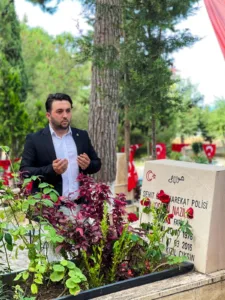 ALANYA ALPEREN OCAKLARI YENİ BAŞKANI ÇALIŞKAN'IN İLK ZİYARETİ ŞEHİTLİK'E - Mega TV WhatsApp Image 2023 06 28 at 13.28.55 - Mega TV