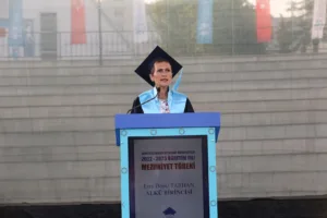 ALKÜ’DE MEZUNİYET TÖRENİ HEYECANI - Mega TV universite birincisi - Mega TV
