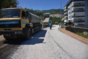 ALANYA BELEDİYESİ’NDEN 3 KOLDAN ASFALT ÇALIŞMASI - Mega TV 1 min 2 1 - Mega TV