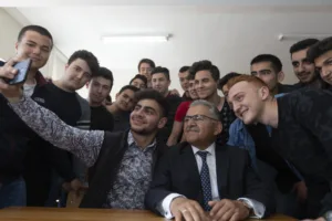 BAŞKAN BÜYÜKKILIÇ, YKS SONUÇLARINI KUTLAYARAK ÖĞRENCİLERİ KAYSERİ’YE DAVET ETTİ - Mega TV 1 y min - Mega TV
