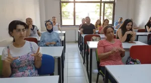 KAYMEK’TEN SAĞLIK ÇALIŞANLARINA TÜRK İŞARET DİLİ KURSU - Mega TV 76876876 x min - Mega TV