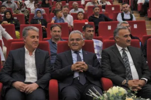 BAŞKAN BÜYÜKKILIÇ, DEVELİ’DE MEZUN ÖĞRENCİLERİN SEVİNÇLERİNE ORTAK OLDU - Mega TV ABD 8960 8 min - Mega TV