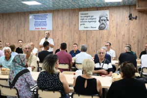BAŞKAN BÖCEK ,YAS-I MATEM ORUCU TUTAN VATANDAŞLARLA BİR ARAYA GELDİ - Mega TV Baskan Bocek matem orucu 3 min - Mega TV