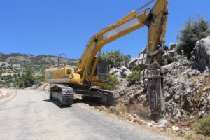 Belenobasi Gebece grup yolunda asfalt oncesi hazirlik 3 min - Mega TV