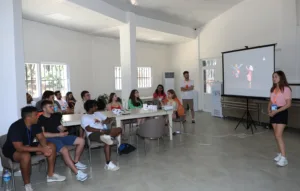 GENCLIK EGITIM MERKEZI AVRUPA FORUMU 2 min - Mega TV