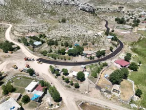 BÜYÜKŞEHİR BELEDİYESİ GÜNNERCİK YAYLA YOLUNU ASFALTLIYOR - Mega TV Gunnercik yayla yolu asfalt 7 min - Mega TV