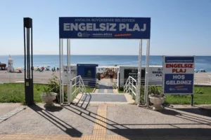 KONYAALTI ENGELSİZ PLAJI NU YILDA ENGELLİLERİN GÖZDESİ - Mega TV Konyaalti Sahili Engelsiz Plaj Bu Yilda Buyuk Ilgi Goruyor 1 min - Mega TV