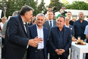 TARİHİ VATAN KAHVESİ YENİDEN ANTALYALILARIN HİZMETİNDE - Mega TV Vatan Kahvesi acildi 14 min - Mega TV