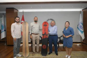 ERCİYES KAYAK MERKEZİ PİSTLERİNDE “YERLİ VE MİLLİ BOARD” KULLANILACAK - Mega TV 1 l min - Mega TV