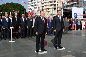 30 AGUSTOS CUMHURIYET MEYDANI TOREN 2 min - Mega TV