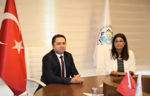 ALKÜ’DE BAYRAK REKTÖR TÜRKDOĞAN’DA - Mega TV 5M3A4666 min - Mega TV