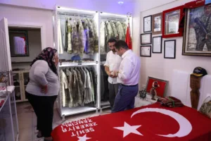 Rektör Türkdoğan'dan Şehit Annesine Ziyaret - Mega TV 5M3A5975 min - Mega TV
