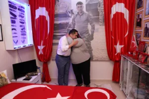 Rektör Türkdoğan'dan Şehit Annesine Ziyaret - Mega TV 5M3A5995 min - Mega TV