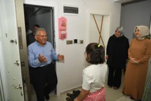 Başkan Büyükkılıç, Büyükşehir'in Özel Öğrencisi Zeynep Ebrar'ın Misafiri Oldu - Mega TV ABC 8250 1 min - Mega TV