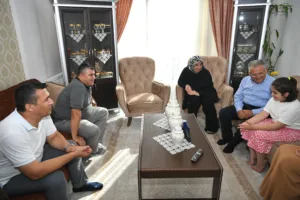 Başkan Büyükkılıç, Büyükşehir'in Özel Öğrencisi Zeynep Ebrar'ın Misafiri Oldu - Mega TV ABC 8266 l min - Mega TV