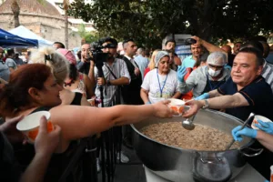 Başkan Böcek Alevi Bileşenleri’nin Aşure etkinliğine katıldı - Mega TV ALEVI BILESENLERI ASURE 1 min - Mega TV