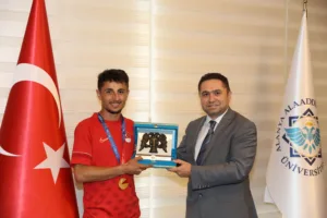 ALKÜ’nün Gururu Salih Korkmaz, Paris Olimpiyatlarında - Mega TV ALKUNUN GURURU SALIH KORKMAZ PARIS OLIMPIYATLARINDA 6 1 min - Mega TV