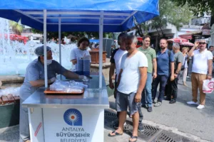 Büyükşehir Aşure İkramına Devam Ediyor - Mega TV Buyuksehir Asure dagitimi 13 min - Mega TV