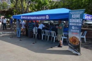 Büyükşehir Aşure İkramına Devam Ediyor - Mega TV Buyuksehir Asure dagitimi 2 min - Mega TV