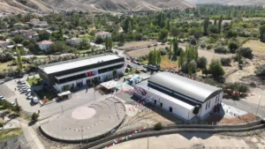 Kırsalda Yatırımdan Yatırıma Koşan Başkan Büyükkılıç'a ''Orkestra Şefi'' Nitelendirmesi - Mega TV DJI 0110 l min - Mega TV