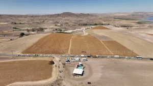 Biçerdöver Kullanan Başkan Büyükkılıç , Aspir Hasadını Başlattı - Mega TV DJI 0140 w min - Mega TV