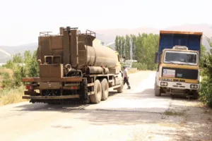 Elmalı-Akçay grup yolunda sathi asfalt çalışması başladı - Mega TV Elmali Akcay grup yolu 1 min - Mega TV