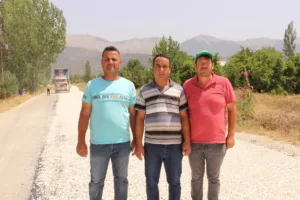 Elmalı-Akçay grup yolunda sathi asfalt çalışması başladı - Mega TV Elmali Akcay grup yolu 17 min - Mega TV