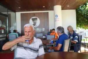 Büyükşehir Emekliler Kahvesi Emeklilere Nefes Aldırıyor - Mega TV Emekli Kahvesi 9 min - Mega TV