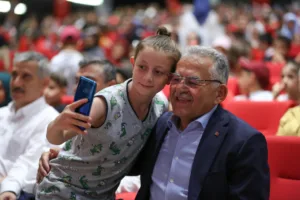 Büyükşehir Kaymek Yaz Okulu'nda Muhteşem Kapanış Programı - Mega TV NURI9321 v min - Mega TV