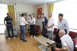 REKTOR TURKDOGANDAN HUZUREVI SAKINLERINE ZIYARET 3 min - Mega TV