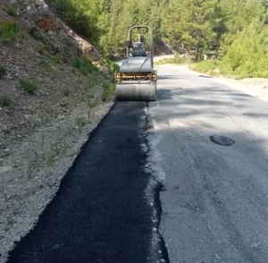 Alanya’da yayla yollarına bakım onarım - Mega TV YENIKOY SAMSA YOLU BAKIM ONARIM 1 min - Mega TV