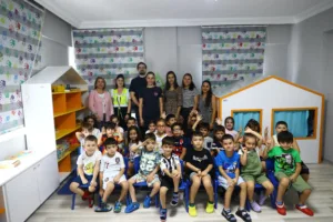 Minik Öğrencilere Deprem Eğitimi - Mega TV Yenigun Kres Deprem Egitimi 6 min - Mega TV