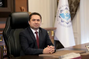 ALKÜ’DE BAYRAK REKTÖR TÜRKDOĞAN’DA - Mega TV rektor prof.dr .kenan ahmet turkdogan 1 min - Mega TV