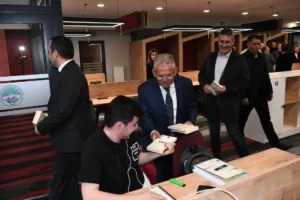 Büyükşehir Belediyesi, 11 Kütüphanesi İle Gençlerin İlgi Odağı Oluyor - Mega TV 4 w min - Mega TV