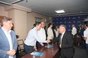 Büyükkılıç, AK Parti Kayseri İl Başkanlığı Yönetimini Tebrik Etti - Mega TV ABD 2876 h min - Mega TV