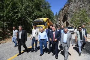 Başkan Büyükkılıç, Kapuzbaşı Şelaleleri Yolunda Sıcak Asfalt Çalışmalarını İnceledi - Mega TV ABD 5142 i min - Mega TV