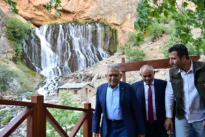 Büyükkılıç'tan Ulaşımını Sıcak Asfaltla Buluşturduğu Kapuzbaşı Şelalesi'ne Davet - Mega TV ABD 5299 2 min - Mega TV