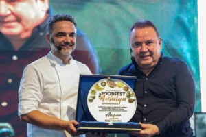 ARDA TURKMEN PLAKET min - Mega TV