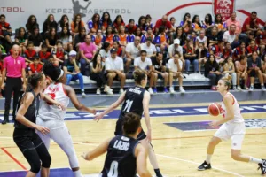 Antalya Buyuksehir Belediyesi Kadin basketbol takimi liderlige yukseldi 2 min - Mega TV
