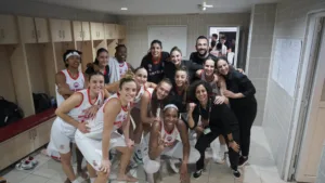 Antalya Buyuksehir Belediyesi Kadin basketbol takimi liderlige yukseldi 7 min 1 - Mega TV