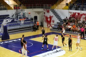 Antalya Buyuksehir Belediyesi Kadin basketbol takimi liderlige yukseldi 7 min - Mega TV