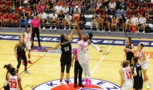 Antalya Buyuksehir Belediyesi Kadin basketbol takimi liderlige yukseldi 8 min - Mega TV
