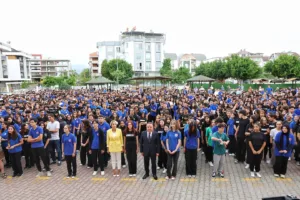 Başkan Böcek Yeni Eğitim Öğretim Yılını Öğrencilerle Karşıladı - Mega TV Baskan Bocek yeni egitim ogretim yilini ogrencilerle karsiladi 2 min - Mega TV