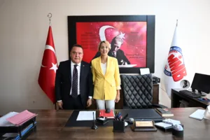 Baskan Bocek yeni egitim ogretim yilini ogrencilerle karsiladi 5 min - Mega TV