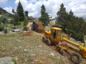 Buyuksehirden Aksekinin yayla yollarina bakim 1 min - Mega TV