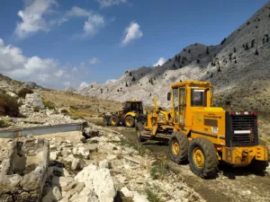 Buyuksehirden Aksekinin yayla yollarina bakim 13 min - Mega TV