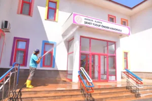 Alanya Belediyesi'nden Okullara Temizlik Desteği - Mega TV DSC 0300 min - Mega TV